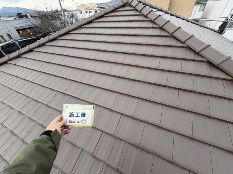 屋根は高圧洗浄をおこない、コケや藻を一掃し綺麗にしました。