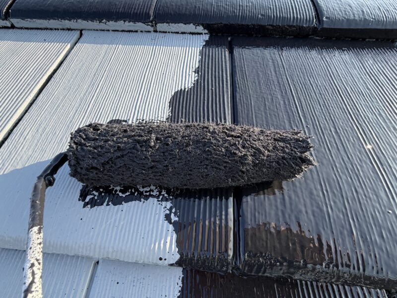 無機と有機のハイブリッド技術をあわせ持ち、<br />
強靭で、汚れが付着しないきれいな塗膜を形成します。