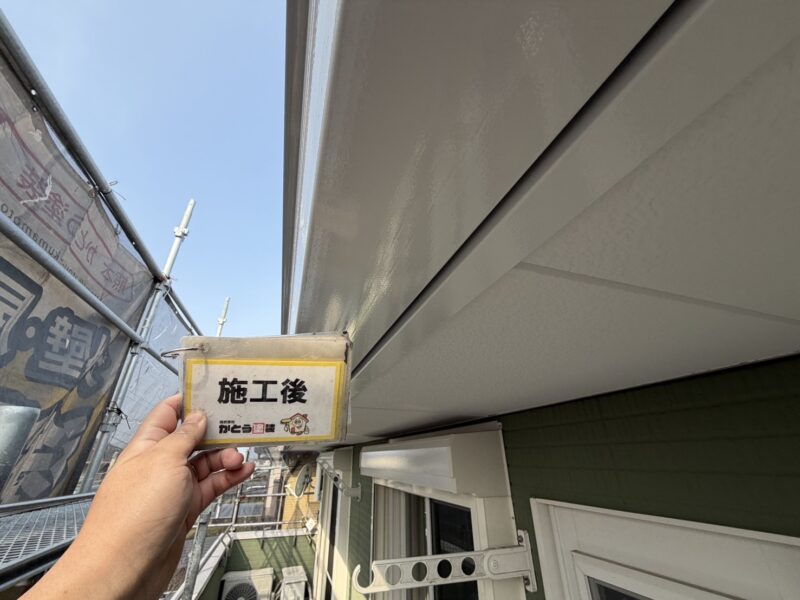 軒天と軒樋の色味を合わせたことで、広がりを感じる仕上がりになりました。