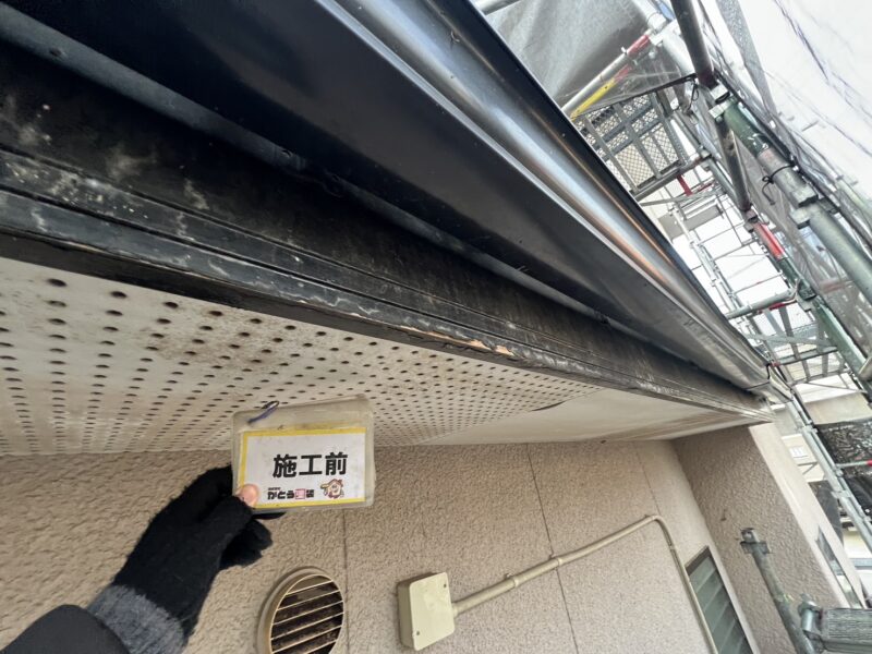 破風は、表面がパリパリと剥がれてきていました。