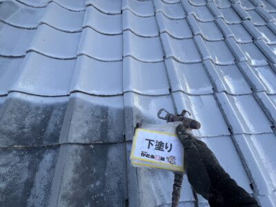 【合志市Y様邸】屋根塗り替えの施工事例｜吹き付け塗装にて下塗り