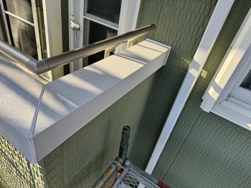 板金取り付け完了です。<br />
これで雨漏りしたり、下地が腐食する心配がなくなりました。