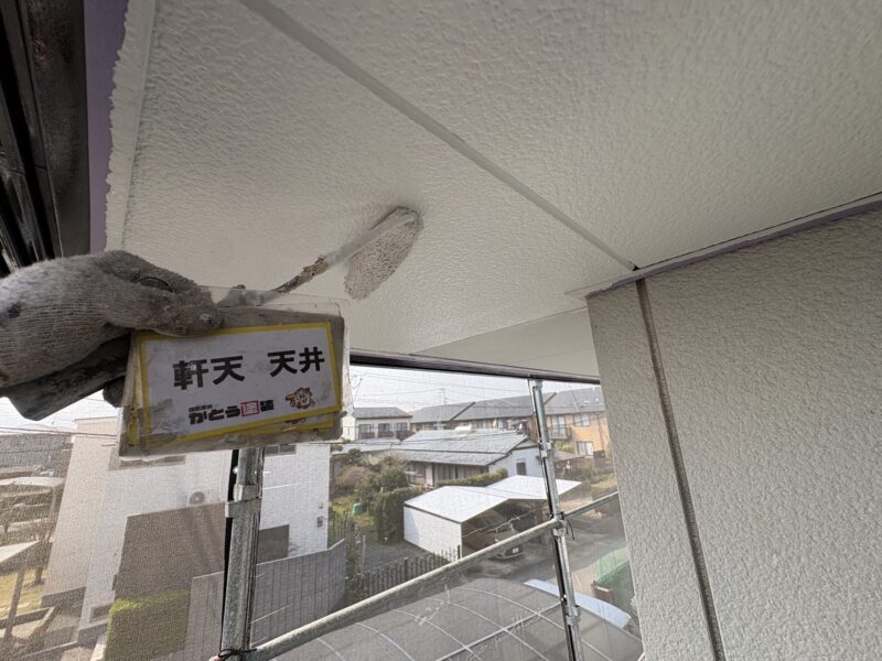 艶消しタイプで優しい色味のライトグレーで塗り替えています。