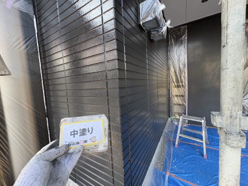 汚れにくく、紫外線に強い超耐候性・超低汚染性を誇る無機塗料で塗り替えています。