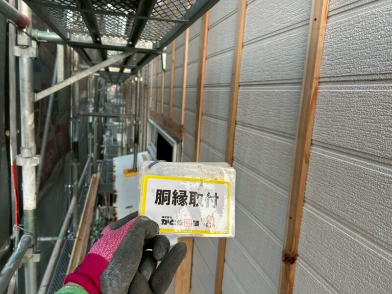 胴縁という下地材を入れて、通気層を確保しています。