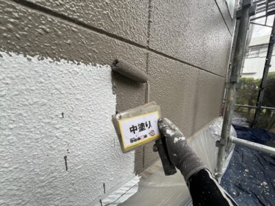 【熊本市北区O様邸】無機塗料で外壁の中塗りをおこないました