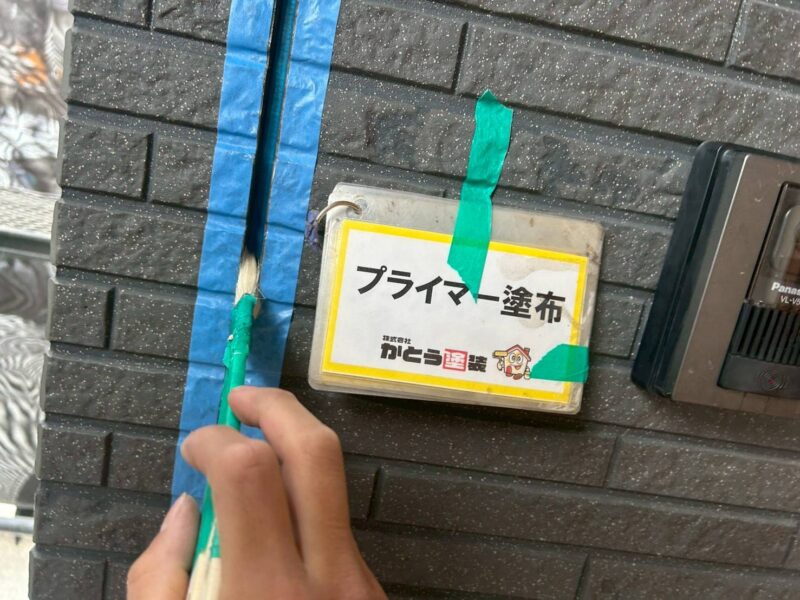 プライマー塗布の様子です。