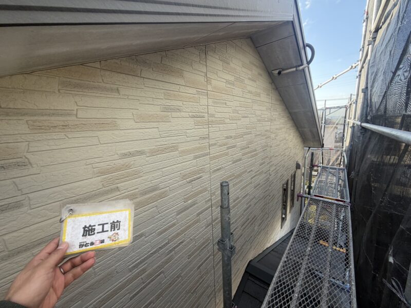 模様が入っているので、汚れはあまり目立ちませんが全体的にうっすらと黒ずみ汚れていました。