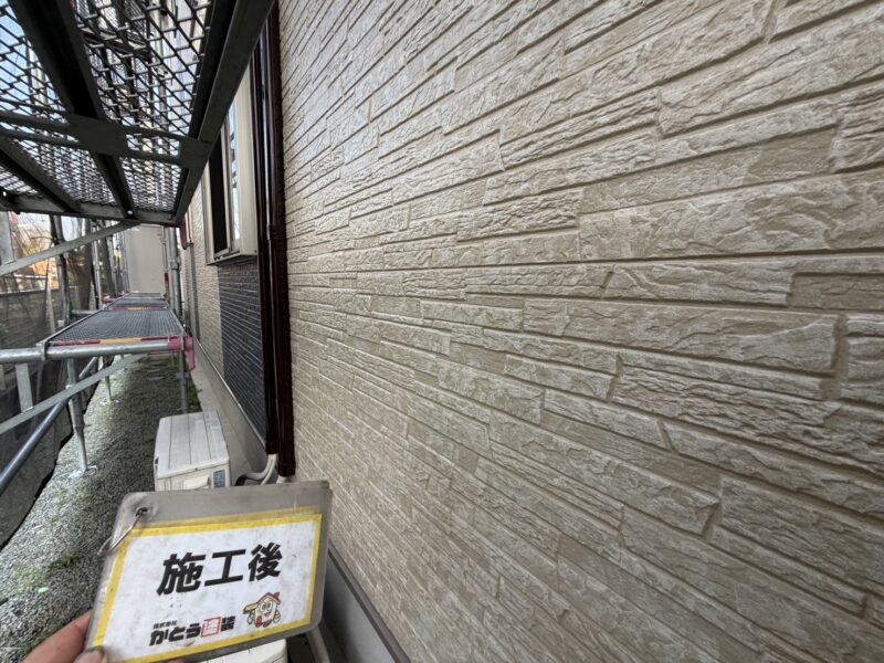 自然でリアルな風合い、凹凸のあるデザインや独特の質感が魅力的なWB多彩仕上げ工法で施工しています。