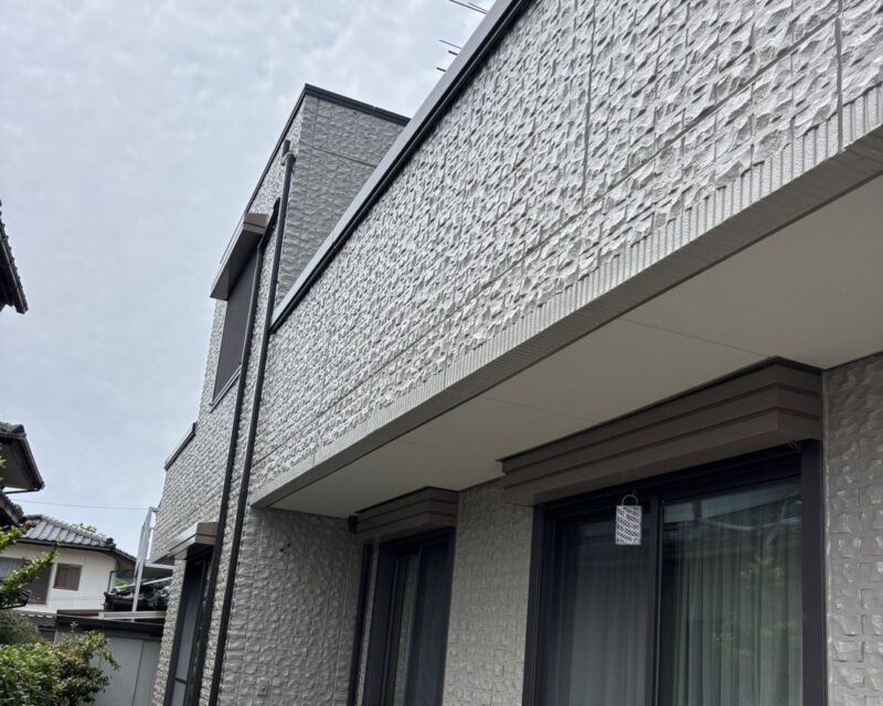 ギラギラしすぎない程よい輝きの艶感が、主張しすぎず上品で優雅な外観を演出していくれます。