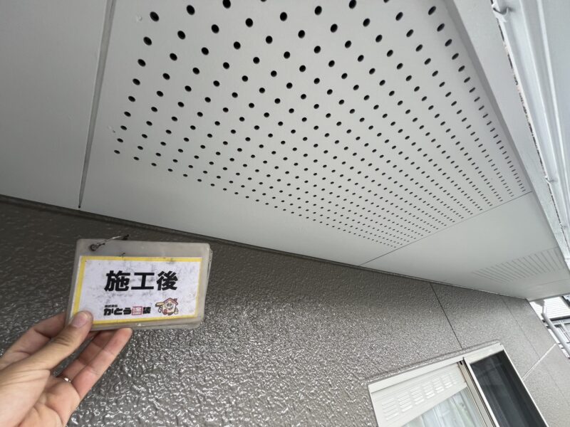 ライトグレーの艶消しタイプで、どんな色味とも相性の良い落ち着いた仕上がりになりました。