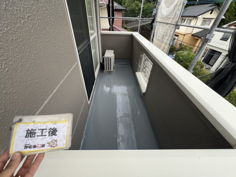 紫外線や雨風などの影響を直接受けやすいバルコニーは雨漏りしやすい箇所です。<br />
外装工事の際に一緒にメンテナンスするのがお勧めです。