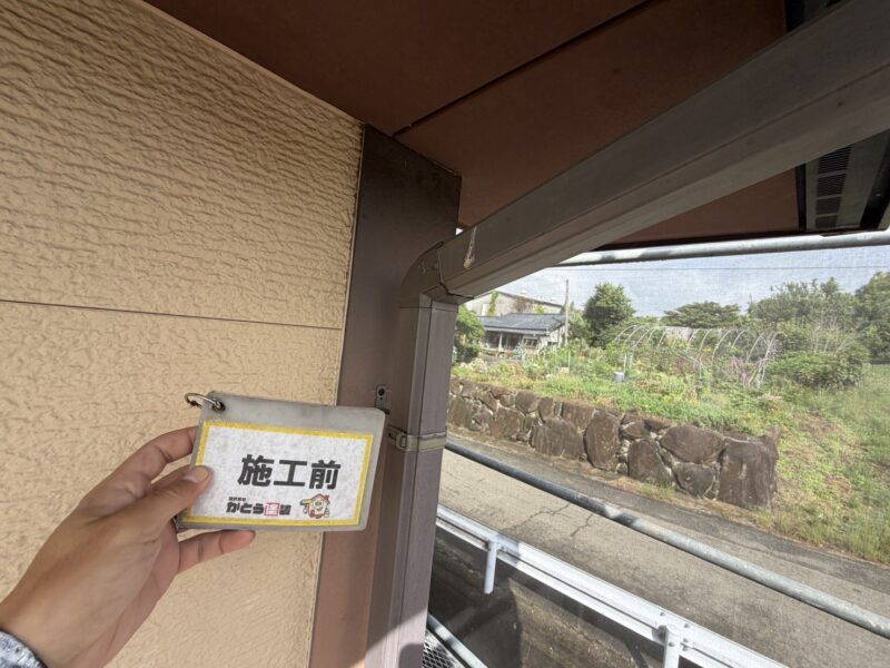 付帯部は汚れが付着しづらく、綺麗が長続きする超低汚染性の塗料を使用します。