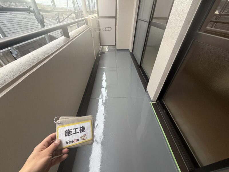 バルコニーは防水工事をおこないました。<br />
紫外線などで劣化しやすいですので、定期的なメンテナンスをお勧めします。