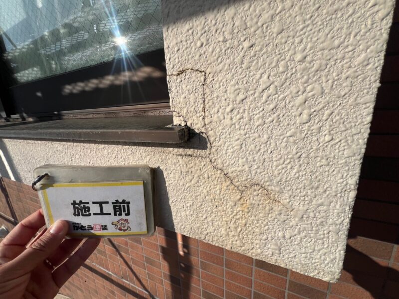 外壁には多数のひび割れが確認できました。<br />
すべて補修し、安心して住める環境にしてきます。