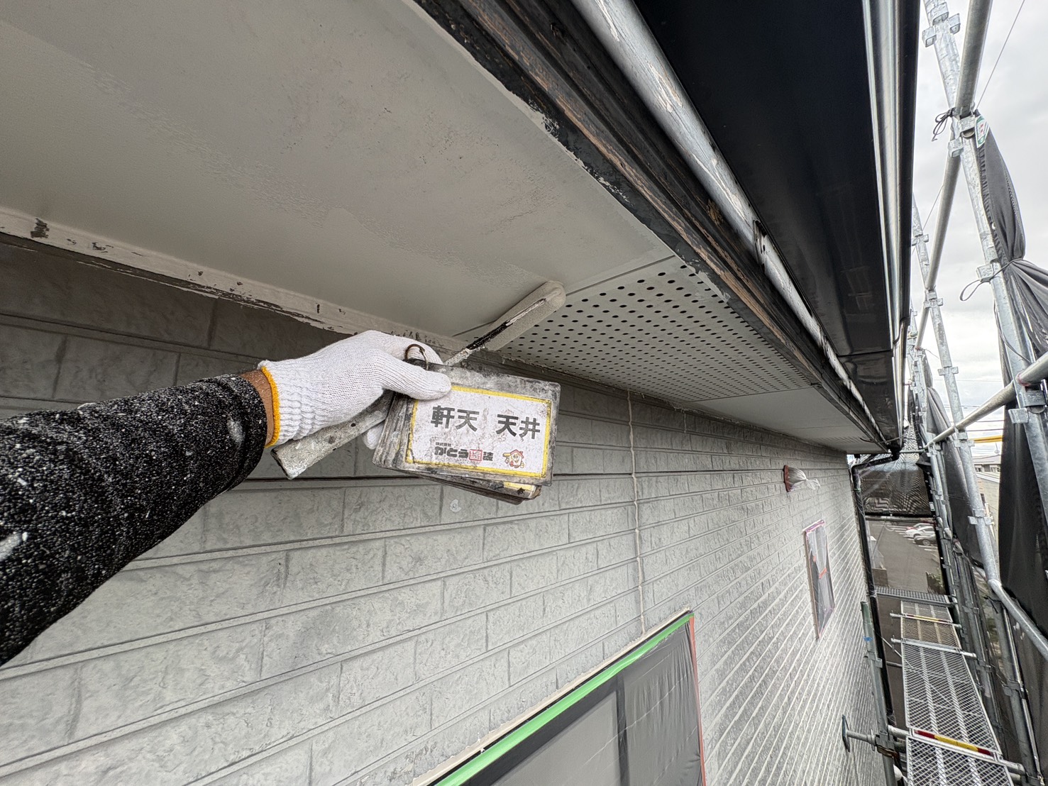 【熊本市東区T様邸】防カビ・防藻効果を持った塗料で軒天を塗り替えました