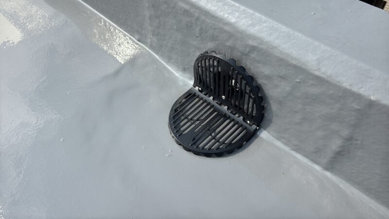 挿入によって配管内径が少し狭くなるため、水が正しく流れるか流水試験で確認することが重要です。