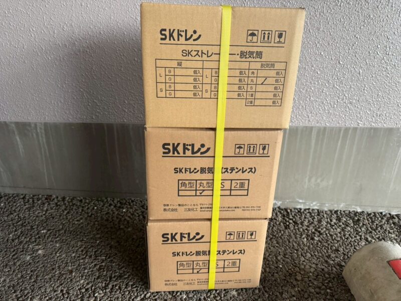 屋上で使用したドレン・脱気筒です。
