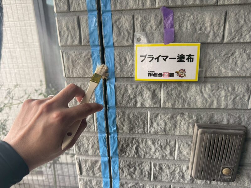 プライマー塗布の様子です。