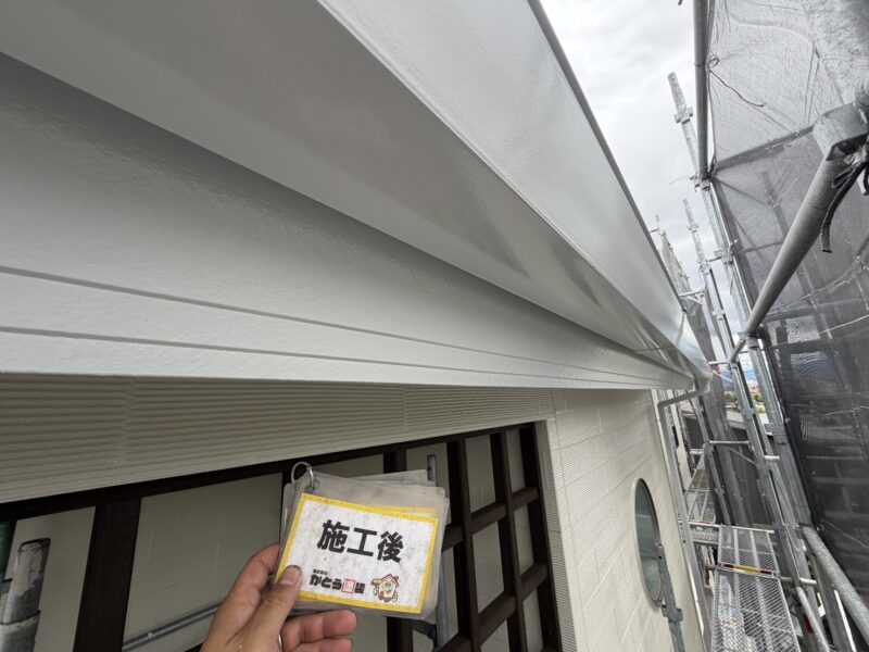 雨樋と鼻隠しは、汚れを寄せ付けない低汚染性、防水性のある塗料で塗り立ての綺麗さを長続きさせます。