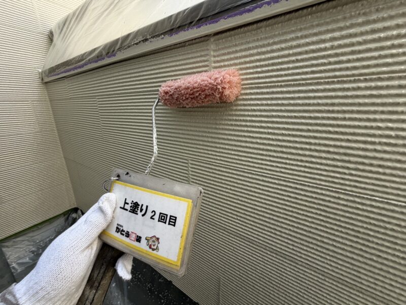 外壁表面を保護し、艶々で上品な仕上がりになります。