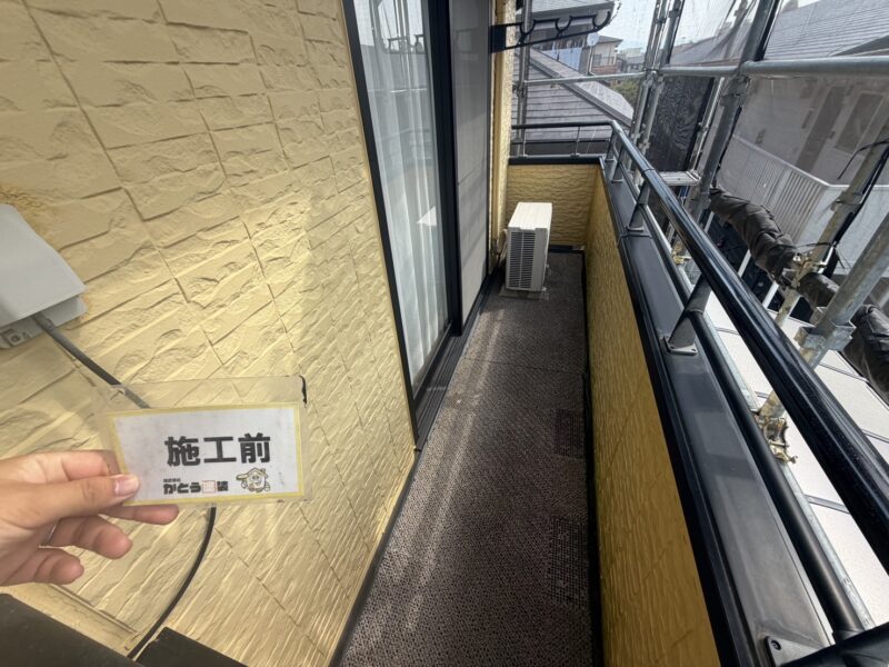 バルコニー付近から雨漏りしているとのことでしたので、散水調査をおこない原因究明と補修工事をおこないます。