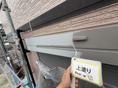 【菊陽町Y様邸】雨樋やシャッターボックスなどの付帯部の上塗りをおこないました