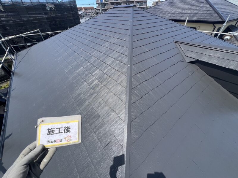 高機能な遮熱・低汚染性の屋根用塗料で塗り替えています。<br />
太陽光の近赤外線を反射し、屋根や室内の温度上昇を抑えます。