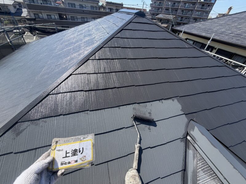 下塗りがムラなく均一に塗布できていると、上塗り材のノリが良くなり塗料の性能を最大限発揮することができます。