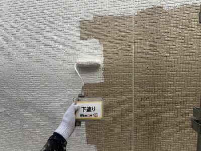 【菊陽町R様邸】耐久性の高い塗料で外壁の下塗りをおこないました