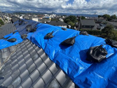 【宇城市Y様邸】熊本地震による屋根崩壊、ブルーシート掛けをおこないました