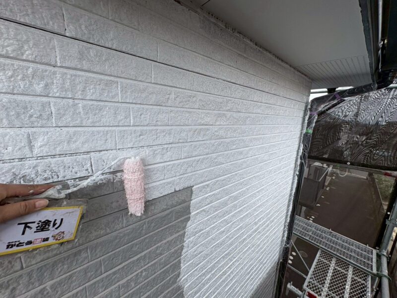 下地からしっかり整えることで、表面の吸い込みムラを防ぎ、上塗り塗装後の美しい仕上がりを実現します。