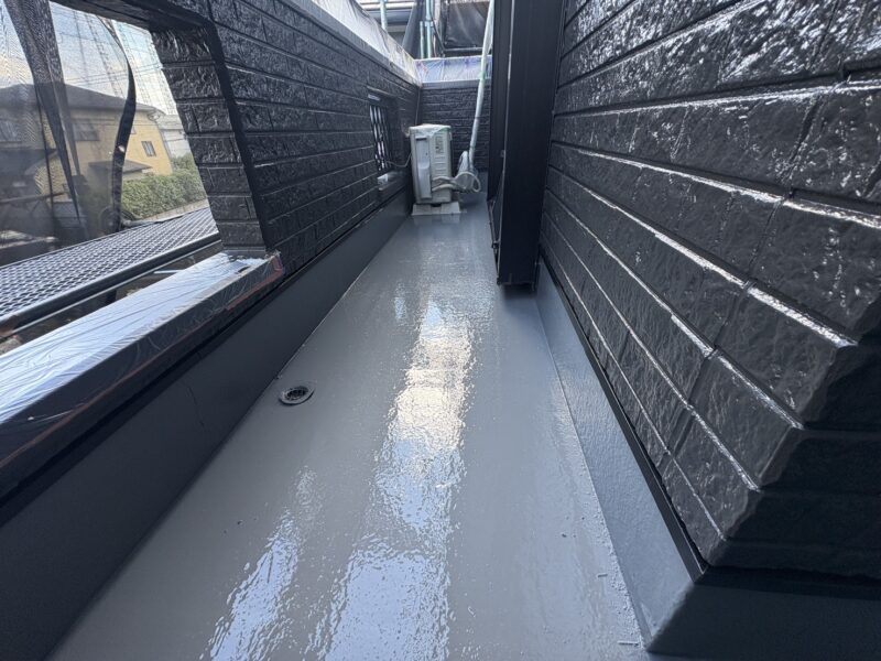 新しい塗膜が防水層をしっかり保護します。