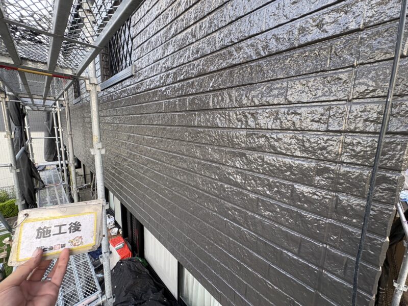 重くなりすぎず、程よい重厚感が出せる人気カラー19-30A（暗い灰色）で塗り替えています。