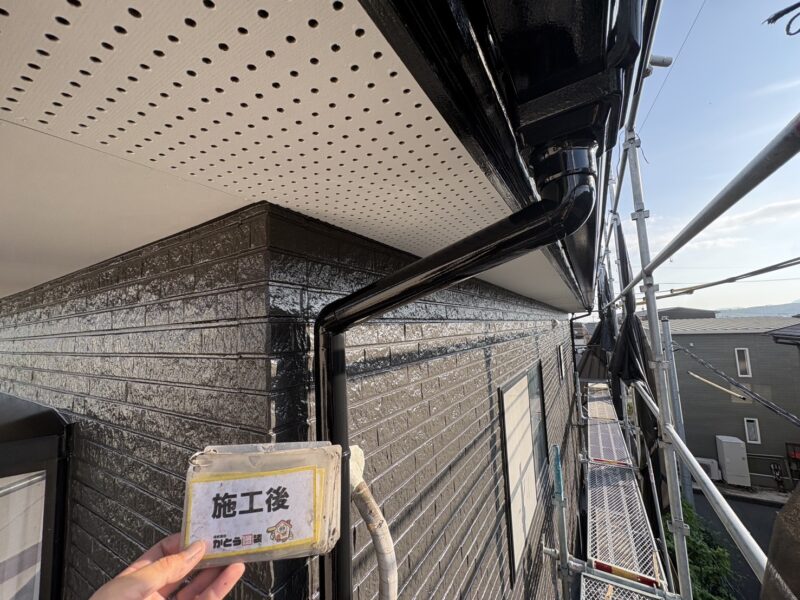 紫外線に強い「無機成分」を配合することによって緻密で強靭な塗膜を形成し、塗り立ての綺麗さが長続きします。