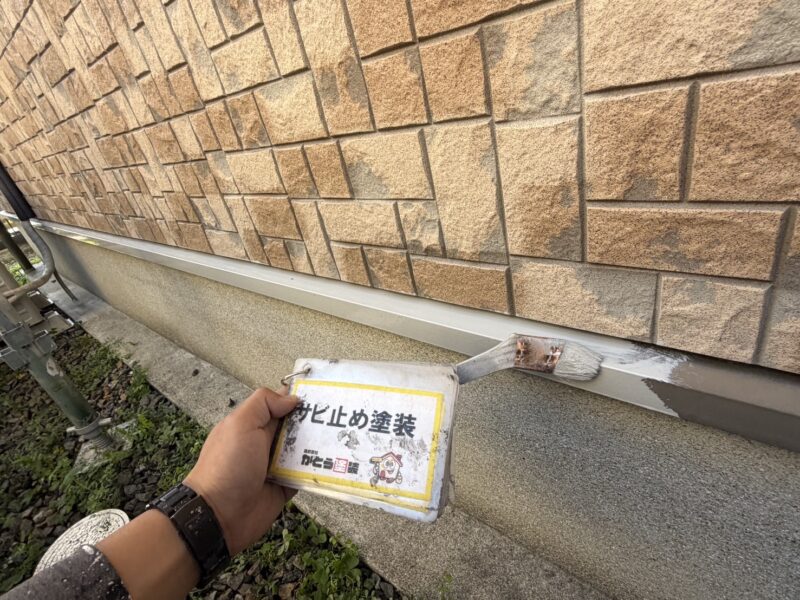 鉄部にはすべてサビ止め塗装をおこなっています。