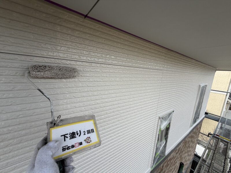 下塗り2回目をおこない、さらに下地を綺麗に整えていきます。