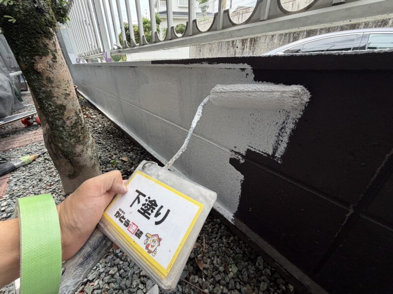 塗り替えし、長年の雨垂れ汚れをスッキリ解消させます。