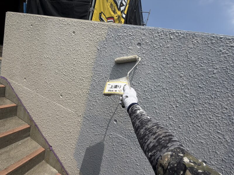 無機塗料を使用し、雨風や汚れの付着を防いでくれます。