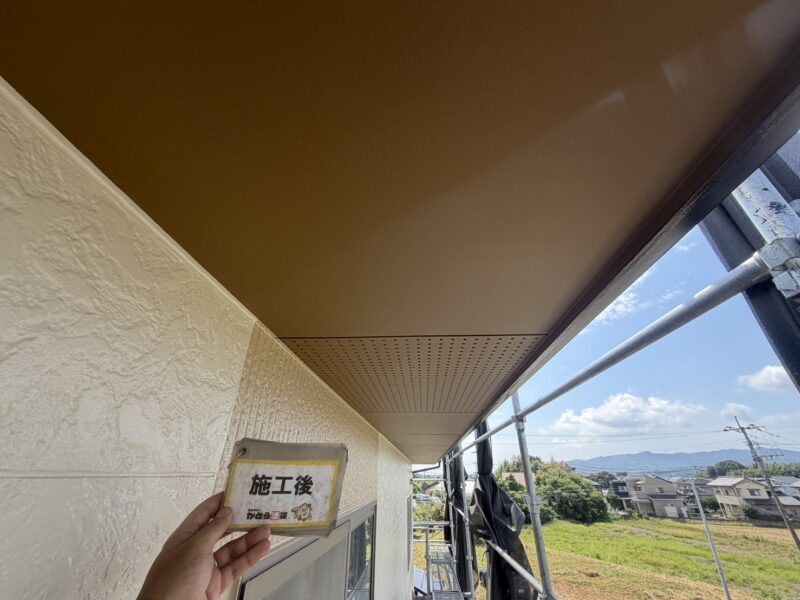 塗装後に湿潤状態になっても良好な付着性を保つ塗料で、艶消しタイプですので落ち着いた印象になります。